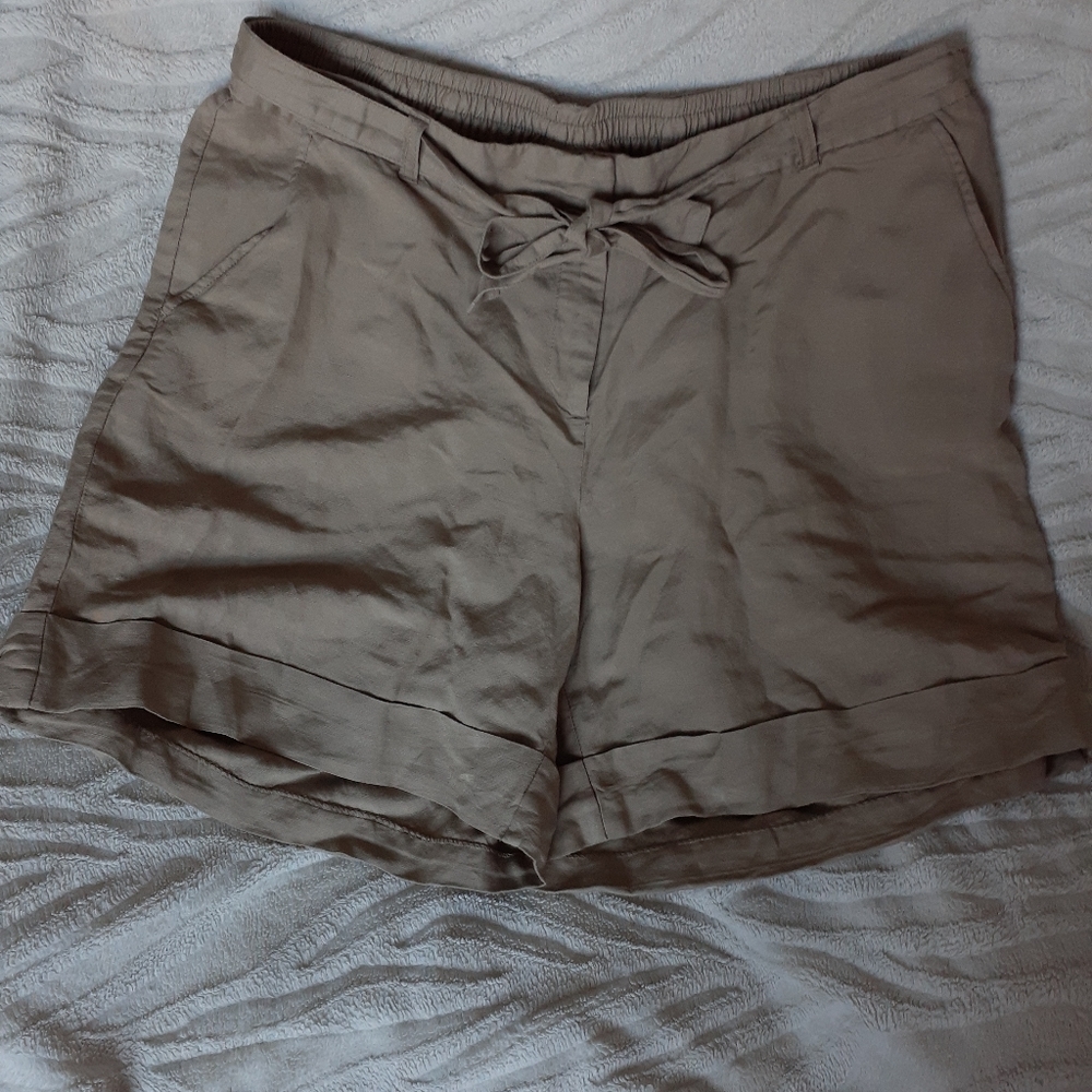 Layne Bryant shorts sz 14/16